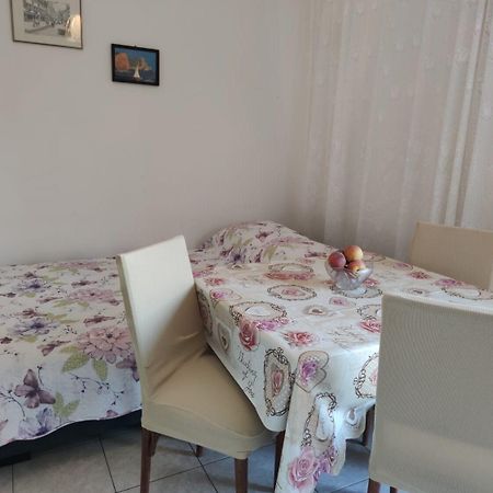 Apartments Josi - Parking And Barbecue Grebastica Ngoại thất bức ảnh