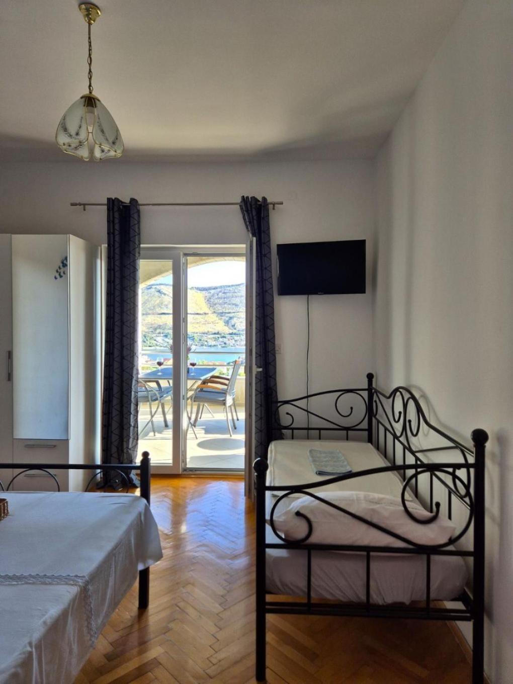 Apartments Josi - Parking And Barbecue Grebastica Ngoại thất bức ảnh